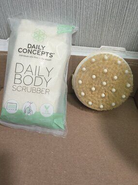 Daily Concepts Body Care Exfoliating Shower Bundle – New